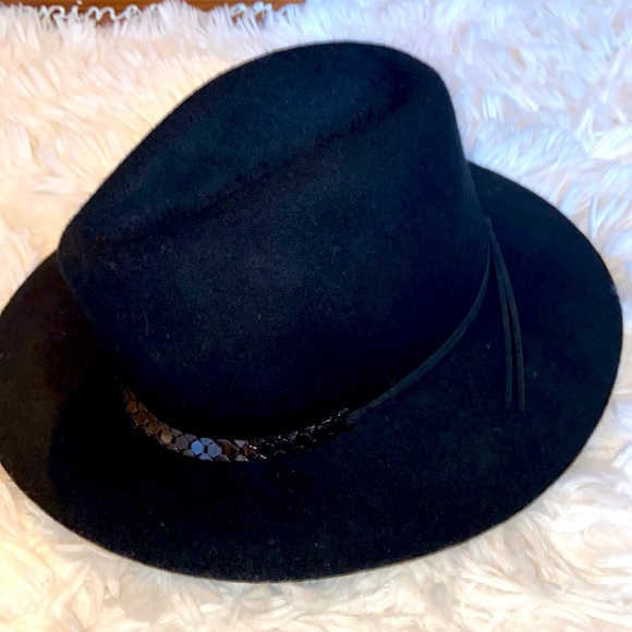 Gorge Black Hat - Picture 3 of 9